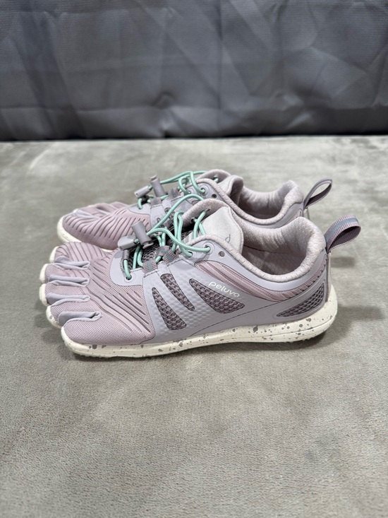 Peluva Barefoot Sneakers - Picture 2 of 11